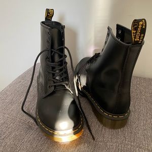 1460 Women’s Smooth Leather Lace Up Boots